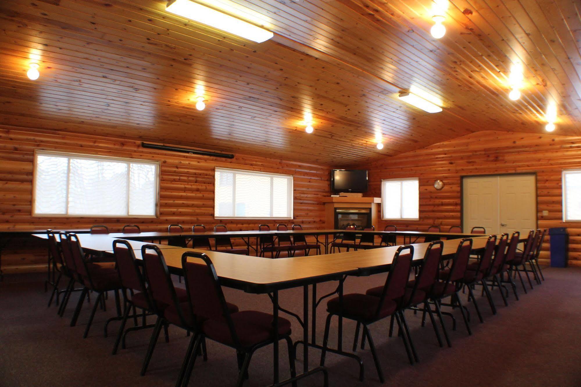 Mcquoid'S Inn And Event Center Isle Eksteriør bilde
